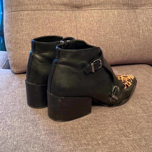 COPY - SAM EDLEMAN leopard booties - Picture 3 of 3